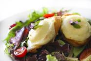 Salad with Warm Goat Cheese on Toasted Baguette