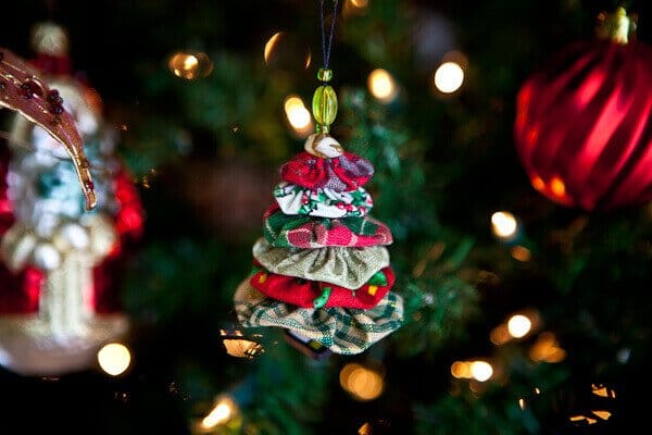 What else can you make with yo-yo’s? Christmas Tree Ornaments !