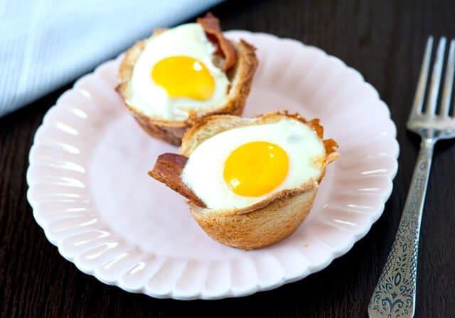 BACON, EGG AND TOAST CUP -- BREAKFAST RECIPE