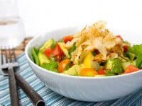Salad in bowl white grd L-2