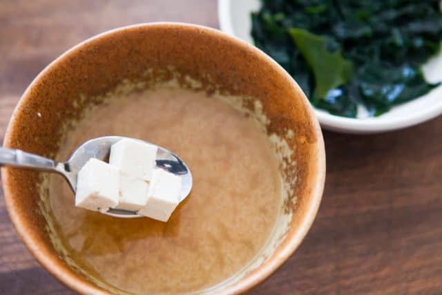 how to make miso soup recipe - add tofu