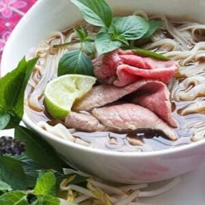 https://steamykitchen.com/wp-content/uploads/2008/02/vietnamese-pho-recipe-2-300x300.jpg