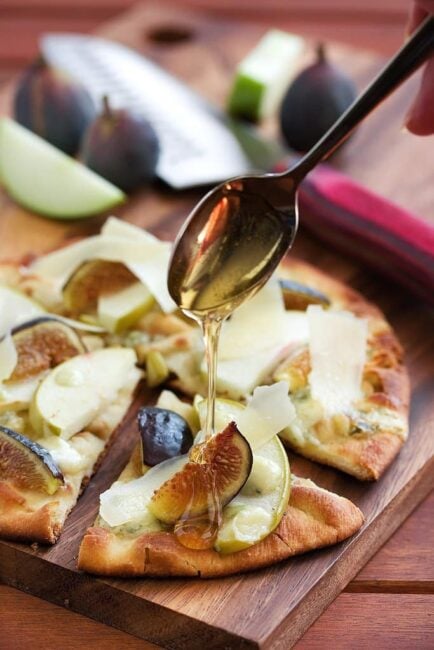 fig-apple-gorgonzola-flatbread