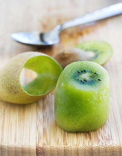 how to cut kiwi for fruit tray