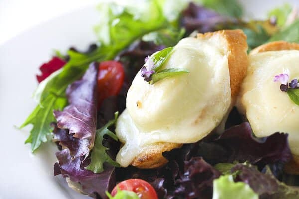 Salad with Warm Goat Cheese on Toasted Baguette