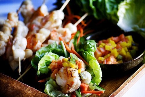 Grilled Shrimp Lettuce Cups with Tropical Fruit Salsa • Steamy Kitchen ...