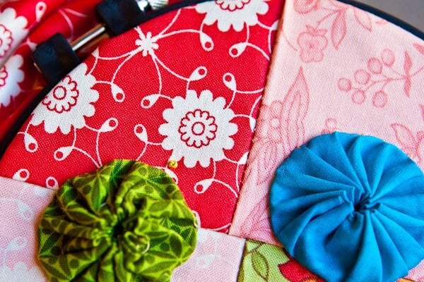 https://steamykitchen.com/wp-content/uploads/2010/12/easy-sew-quilt-kitchen-towel-yo-yo-5847.jpg