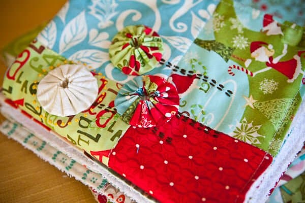 https://steamykitchen.com/wp-content/uploads/2010/12/easy-sew-quilt-kitchen-towel-yo-yo-5886.jpg