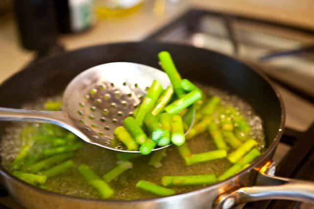 Asparagus Gratin recipe - make light broth