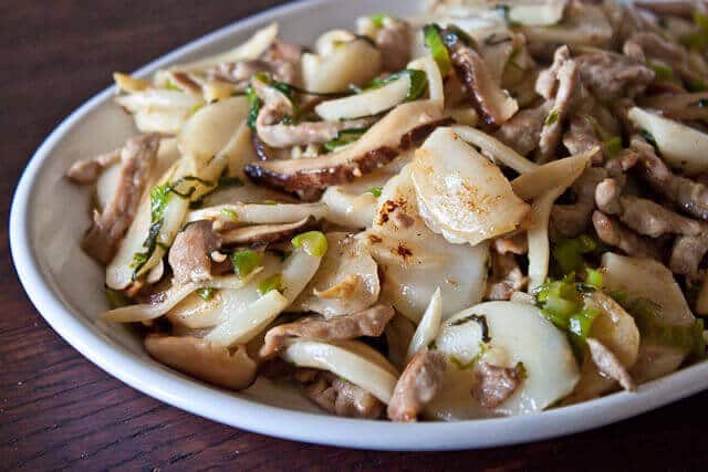 Beef Ddukboki (Non-Spicy Sautéed Korean Rice Cakes) #SundaySupper - kimchi  MOM ™