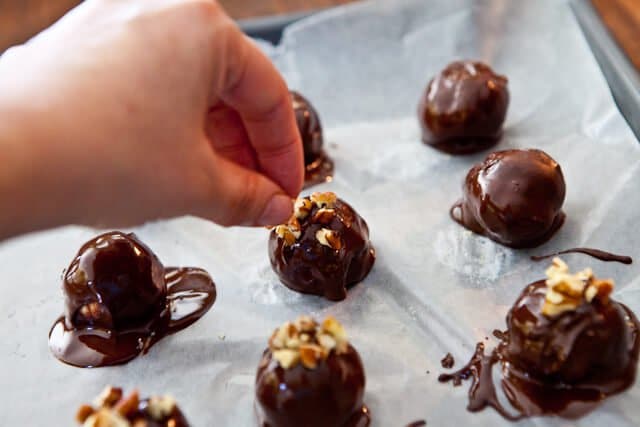 Turtle Cheesecake Pops Truffles Recipe