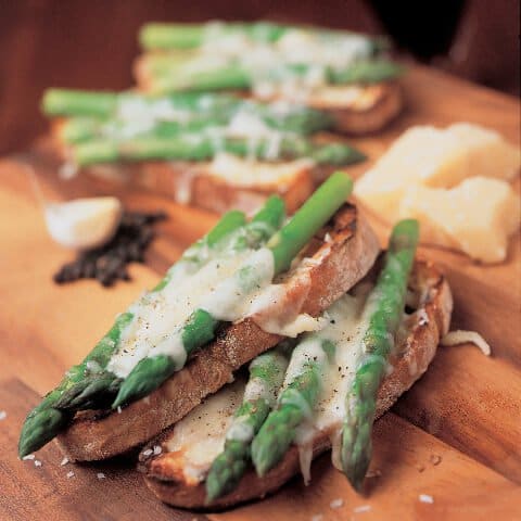 grilled bruschetta with asparagus