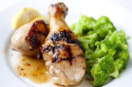 Chicken drumsticks on a white plate