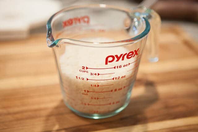 how to cook rice in microwave: measure raw rice: drain water