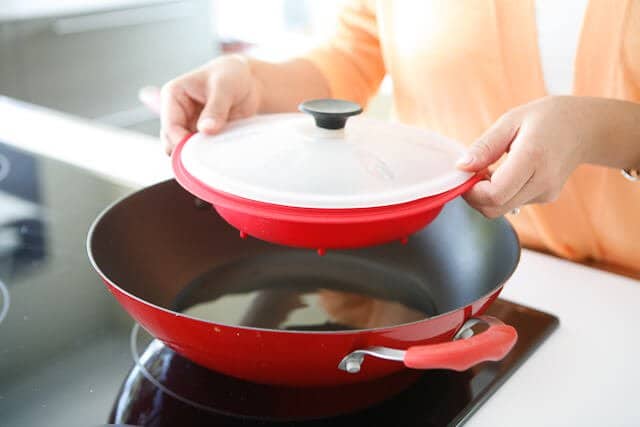 Steamy Kitchen Wok Accomodates Several Dishes