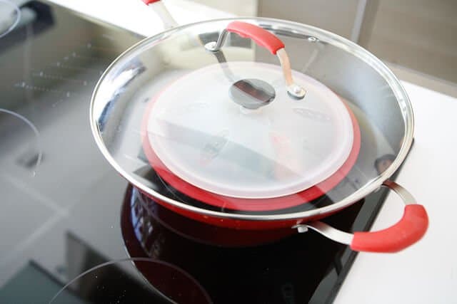 Steamy Kitchen Wok Has a Roomy Lid