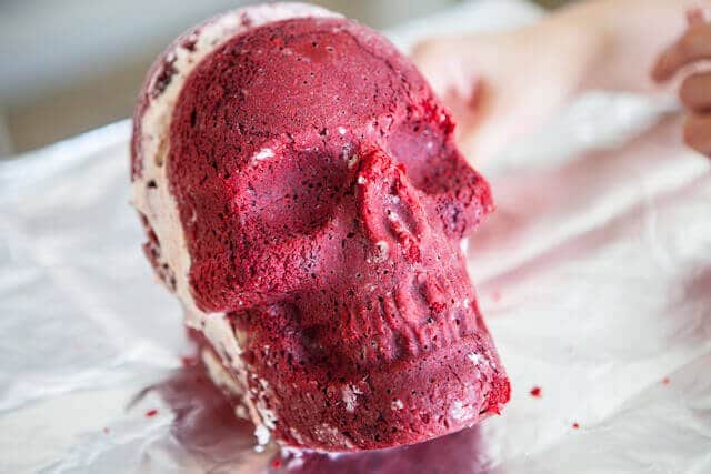 https://steamykitchen.com/wp-content/uploads/2012/09/skull-cake-9156.jpg