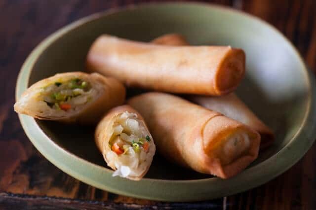 https://steamykitchen.com/wp-content/uploads/2013/01/vegetable-egg-rolls-recipe-1153-640x426.jpg