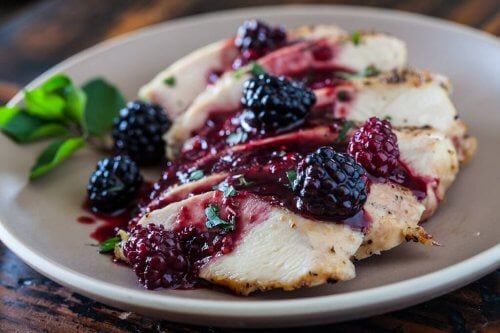 Chicken with blackberry sauce