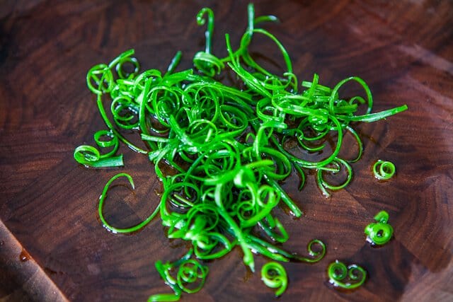 How to Make Curly Green Onion Garnish
