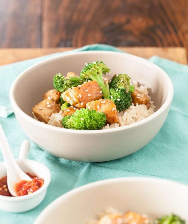 Healthy General Tso's Chicken in bowl