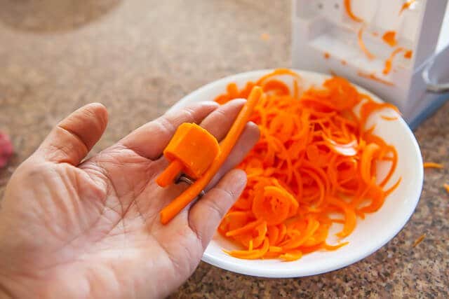 zucchini noodles recipe - spiralizing carrots