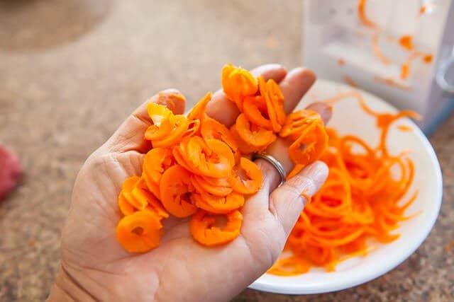 zucchini noodles recipe - spiralizing carrots