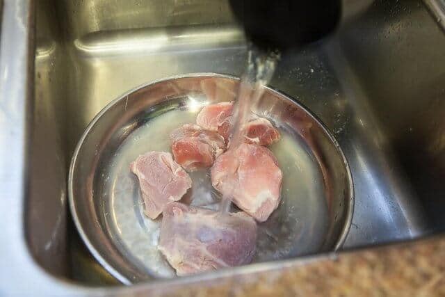 washing pork 