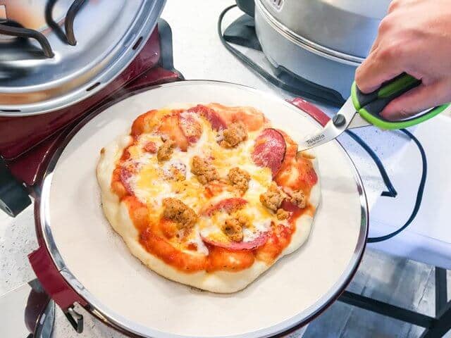 Kalorik 1200 Watt Variable Temperature Hot Stone Countertop Pizza