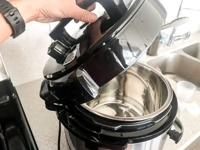 https://steamykitchen.com/wp-content/uploads/2019/08/Deenkee-Pressure-Cooker-Review_0079-640x480.jpg.webp