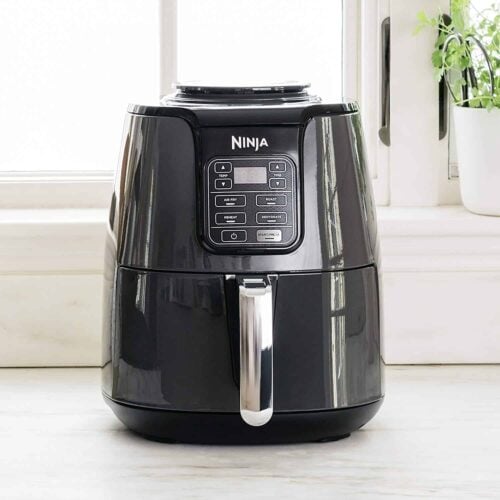 Ninja Air Fryer, 1550-Watt Programmable Base for Air Frying, Roasting,  Reheating & Dehydrating with 4-Quart Ceramic Coated Basket 