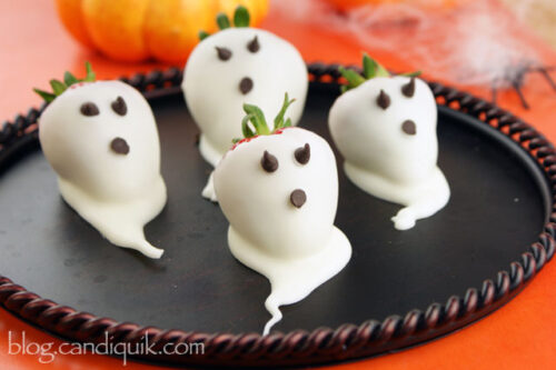 This haunting strawberry ghost recipe is from Miss CandiQuik.