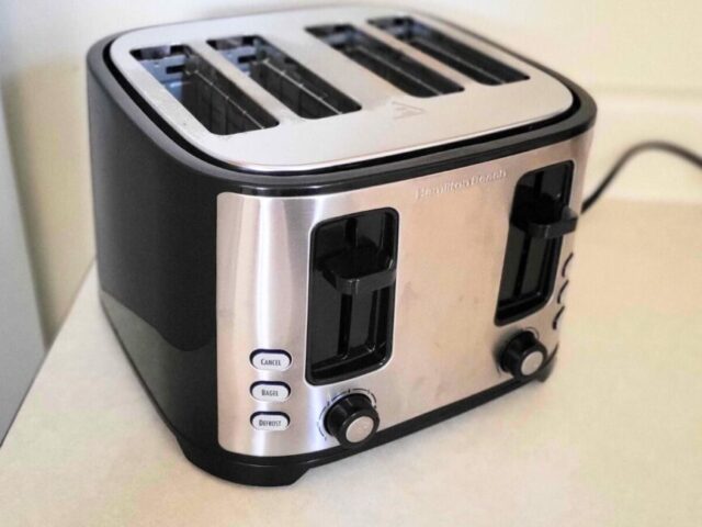 Side angle toaster