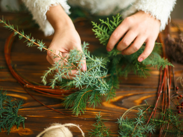 making a diy holiday wreath